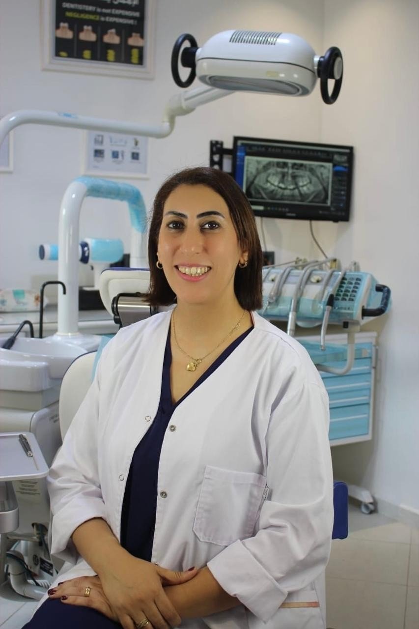 Dr Elatrach Zaynab dans son cabinet dentaire à Casablanca